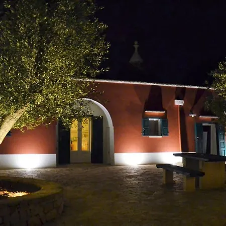 Trullo Rosso E Le Sue Esperienze Villa